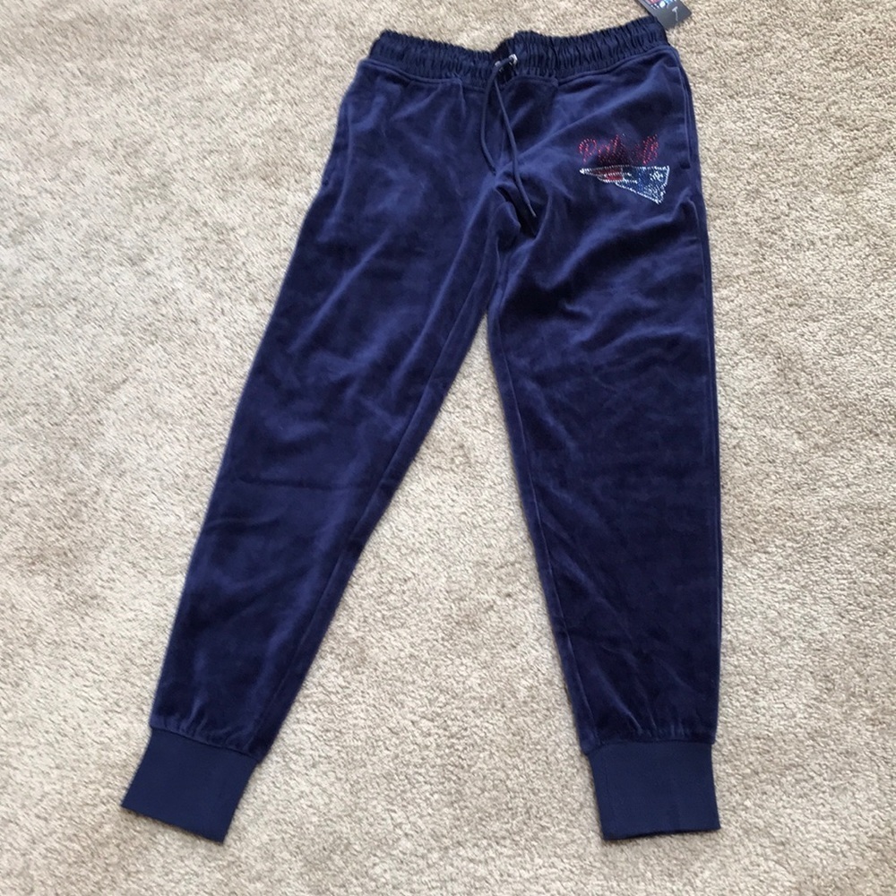 NWT! NFL medium  patriots velvet joggers.